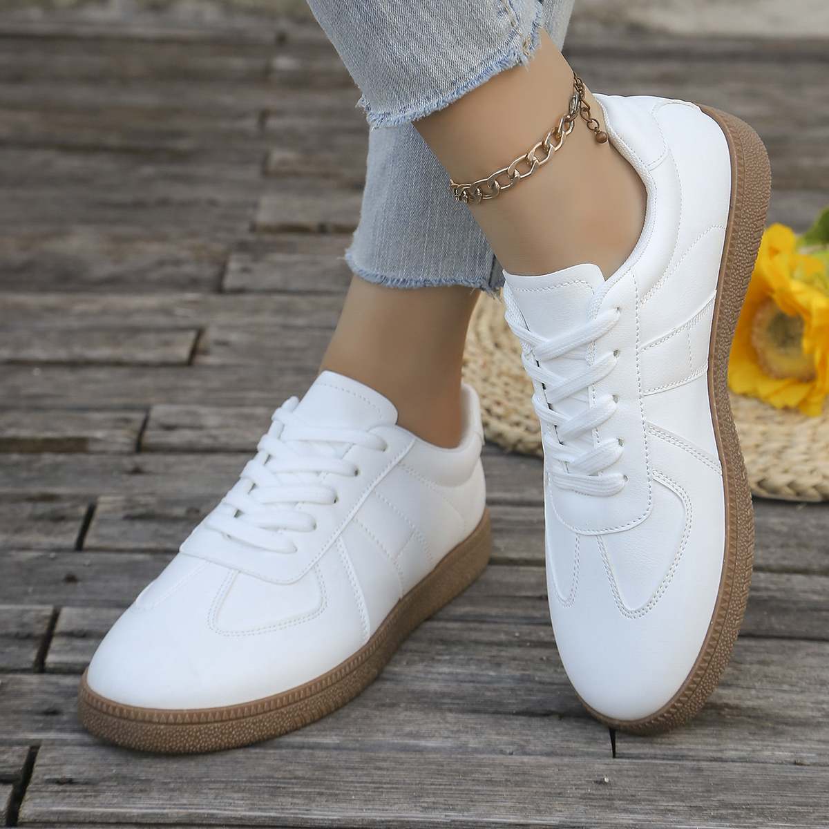 Sewing Garment - Ladies' casual white sports shoes -