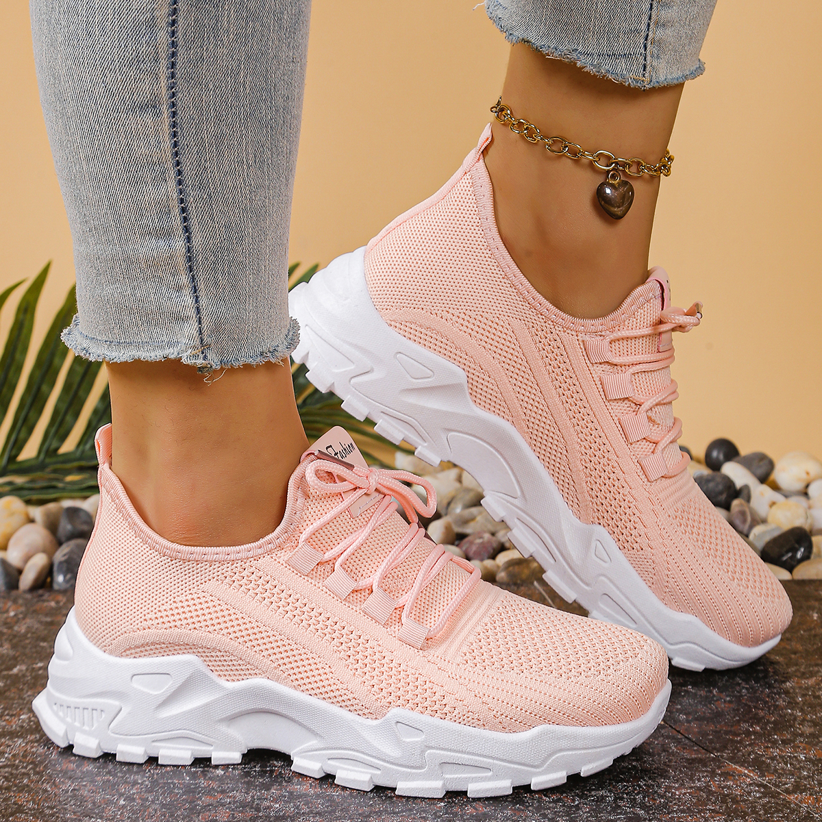 Women's sports shoes 2026，Brea - مراجعة Sewing Garment وسعره